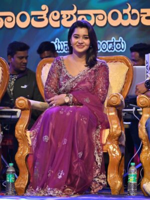 Mouna Guddemane Instagram - Felt cute 🥰 
Outfit: @chandangowda_official 
  @rentyourlook_by_chandangowda 
.
.
.
.
.
#mouna #mouna_guddemane #saree #goodvibes #instagram