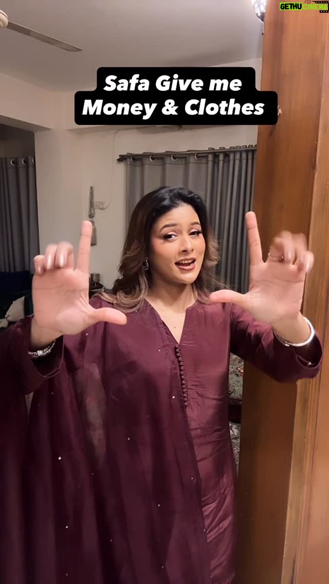 Mumtaheena Toya - 20.3K Likes - @imsafakabir give me money & clothes 🥰