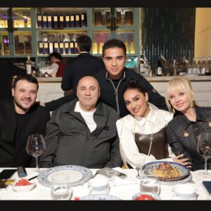 Munisa Rizaeva Instagram - Emin Agalarovning tug‘ilgan kunidagi lavha. Aziz do‘stlarim, O‘zbekistonga xush kelibsiz ❤️
@valeriya @prigozhin_iosif @eminofficial @thegreateuropeanasian
Фото со дня рождения Эмина Агаларова. Добро пожаловать в Узбекистан мои, дорогие друзья ❤️