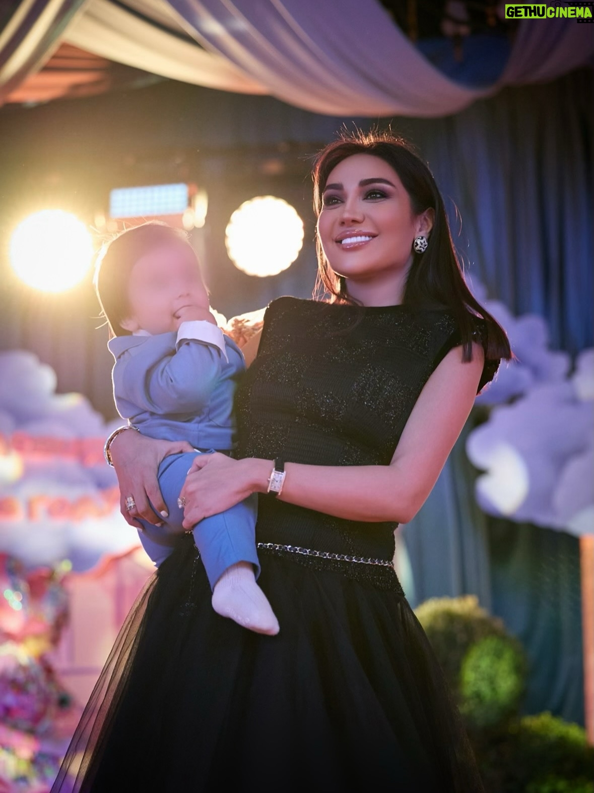 Munisa Rizaeva - 278.6K Likes - Oʻgʻlimning tug‘ilgan kunidan yana bir qismni sizlar bilan baham ko‘rmoqchiman 🥳bu lahza biz birgalikda yaratadigan muhabbat, g‘amxo‘rlik va quvonch haqida❤️

Хочу поделиться ещё одним кусочком дня рождения сыночка 🥳этот момент про любовь, заботу и радость, которую мы создаём вместе❤️