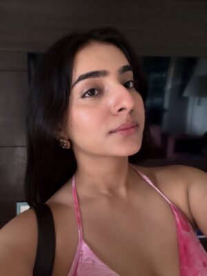 Muskaan Nayyar Instagram - 🙋♀️