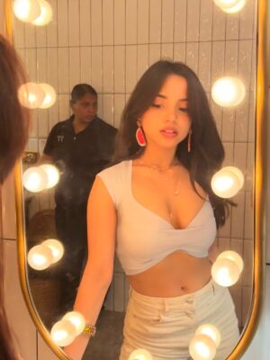 Muskan Karia Instagram - i’ve got so much love to give today🥰🩵