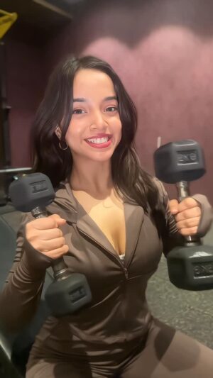 Muskan Karia Instagram - comments me answer batao baby🥰
#gym #gymgirl #gymlife #gymfunny #gymmotivation