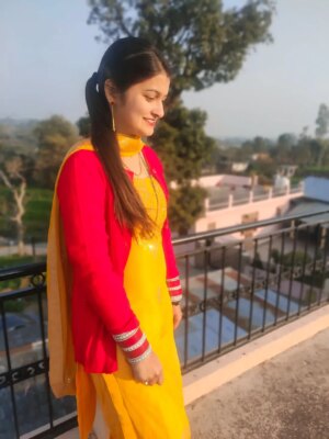 Muskan Thakur Instagram - 😍🧡😍
#ootd #punjabi #himachali #suit #girl #viral #trending #explore #muskan____thakur