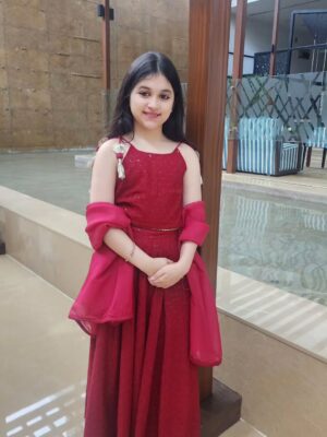 Myra and Kiara Instagram - How do I look in this laal rang?? ❤️❤️🧿
#Desi look #festive #indianoutfit