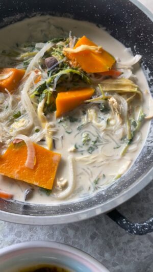 Nadia Aqilah Instagram - Konon2 inspired nak buat content masak2 tepi river, campsite gitu. Lepas tu phone I mati battery habis, Pastu campsite takde electric suddenly sebab ada wire ke apa tah meletup. Pastu camni la video dia jadi tiba2 dah siap 😂

Sayur masak lemak 
Ikan goreng 
Sambal balado 

Well I tried 😂