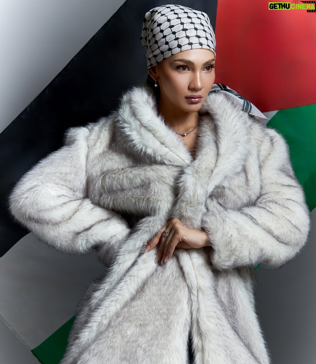 Nadia Brian - 2.5K Likes - When you stand for humanity, you stand for Palestine🇵🇸

Free Free Palestine! 

Makeup : @boscoryzal 
Photo: @faizalshutterart 

#NadiaBrian 
#FreePalestine
#StopGenocide