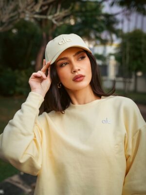 Nadia Brian Instagram - Soaking up every bit of sun in the new Candlelight Yellow. This Accolade Crew Neck is the perfect layer for those early morning flows. ☀️✨
@alo @themeliumgroup #AloMalaysia #NadiaBrian