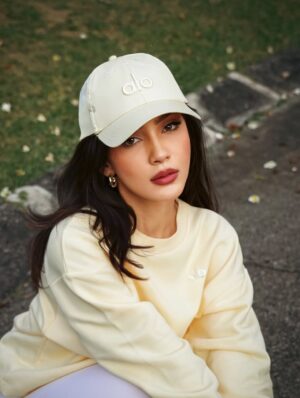 Nadia Brian Instagram - Soaking up every bit of sun in the new Candlelight Yellow. This Accolade Crew Neck is the perfect layer for those early morning flows. ☀️✨
@alo @themeliumgroup #AloMalaysia #NadiaBrian