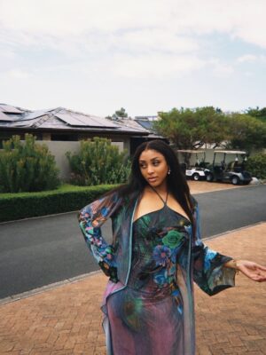 Nadia Nakai Instagram - Merry Christmas 🎄 

Sending you love to you and yours! ♥️