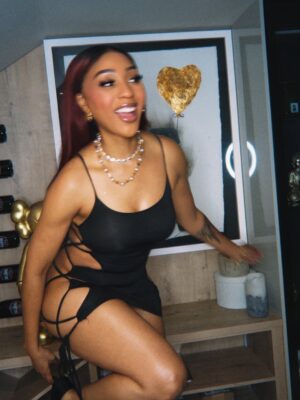 Nadia Nakai Instagram - It’s the SEASON lol! 😋

Hair from @sazzyhaircollection