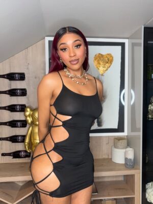 Nadia Nakai Instagram - It’s the SEASON lol! 😋

Hair from @sazzyhaircollection