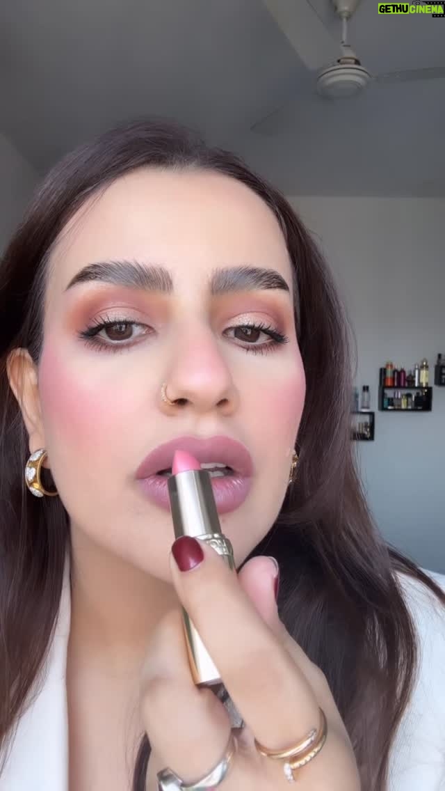 Nadine Das - 90 Likes - Viral lipstick from @lorealparis in ballerina shoes
What you think? Worth the hype 👇