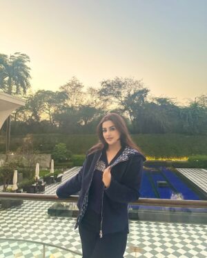 Nadine Das Instagram - #fyp #chilling #delhi #obroihotel