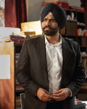 Naila Grrewal Instagram - Order order! 👨⚖️ Tareekh milne wali hai.. laughter ki 🤭🫶
Maamla Legal Hai Season 2 is coming soon, only on Netflix!
#MaamlaLegalHaiS2OnNetflix
@poshampa_pictures @eightypackabs @khannasaurus #RahulPandey @golaniamit @chhotathalaiva @ravikishann @nailaagrewal @ekthapatiger @anantvjoshi @kushakapila @dineshlalyadav @tanviazmiofficial @anjumbatra @amyth__ @bijjugkalaa @natakwaala @kumaar_saurabh @anjumbatra @kunalaneja53 @tatsat2728 @anejamohak @shadan.sy @kanishkamehta @vaibhav_vishant #MilindJog #shekharpraja @veerakapuree @rahul_hemrajani @nilotpalbora_music @sarit_sc @ray_enfield @shraddha_vasugavade @vijayantkohli
