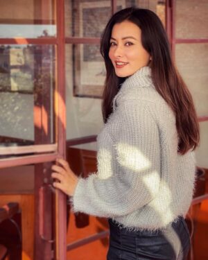 Namrata Shrestha Instagram - Open the window of fantasy to know what reality can bring🌼🤍… #happynewyear #2022 #haveagreatyearahead #takecareofyourself #staywarm #staysafe #dherai #maya