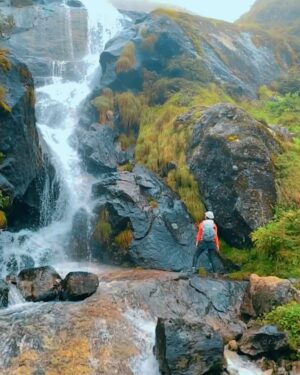 Namrata Shrestha Instagram - Mesmerized 🤩🐒! #goodmorning #waterfall #nature #everestregion #haveagreatday #takecare #dherai #maya #namrataashrestha