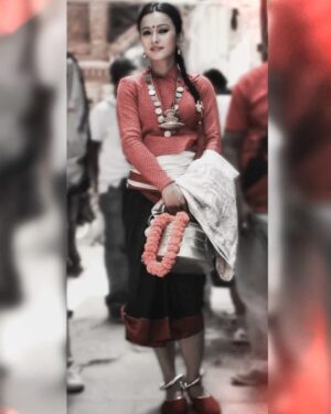 Namrata Shrestha Instagram - भिंतुना दु भिंतुना, न्हुगु दँ या भिंतुना ।🙏 न्हु दं ११४१ या भिन्तुना ♥️🖤! #nepalsambat #newyear #haveagreatday #takecare #dherai #maya #namrataashrestha
