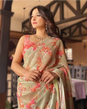 Namrata Shrestha Instagram - There are two ways of spreading light: to be the candle or the mirror that reflects it 🌼🤍😊. #happytihar #laxmipuja #nhudayabhintuna #dherai #maya
Hair and MUA: @ananekebeautysalon
Sari: @kaavyaboutique
Jewelry : @urja_jewels