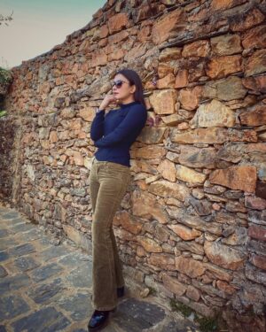 Namrata Shrestha Instagram - Feel the Feelings🤍. Drop the Story🌻! #goodmorning #haveagreatday #takecare #dherai #maya #namrataashrestha