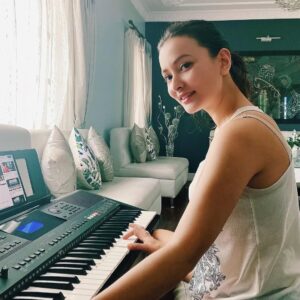 Namrata Shrestha Instagram - “The piano ain’t got no wrong notes.” Says @theloniousmonk 😷... so trying my hands at🎹🤞🐒🤗. #lockdown #phase2 #home #keys #learning #takecare #staysafe #dherai #maya