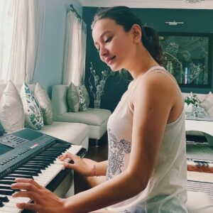 Namrata Shrestha Instagram - “The piano ain’t got no wrong notes.” Says @theloniousmonk 😷... so trying my hands at🎹🤞🐒🤗. #lockdown #phase2 #home #keys #learning #takecare #staysafe #dherai #maya