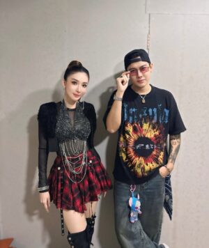 Nan Su Yati Soe Instagram - #merrychristmas to you all #backstage #chrismaseve Concert #singing #ootd