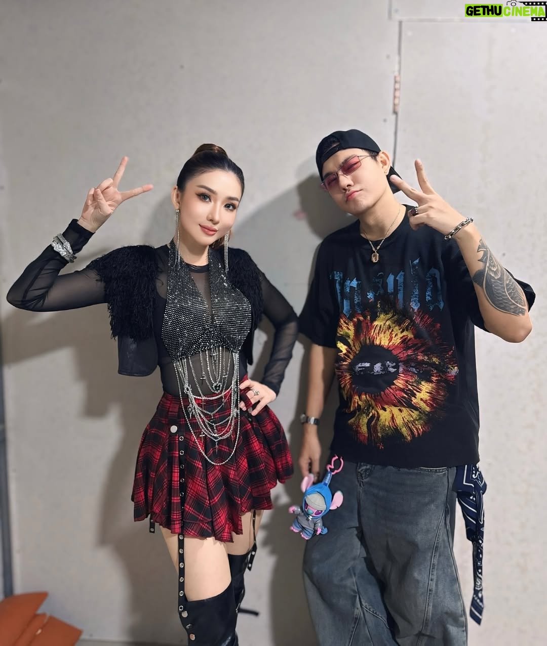 Nan Su Yati Soe - 2.5K Likes - #merrychristmas to you all #backstage #chrismaseve Concert #singing #ootd