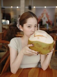 Actress Nana Ou-Yang HD Photos and Wallpapers December 2025