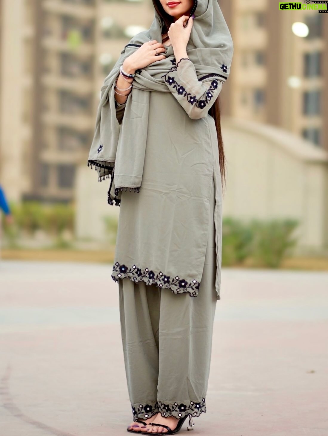 Nancy Arora - 4.9K Likes - Haasil to bohot kuch karna hai zindagi me Tum aaye to hasratein tum tak reh gyi 🩶🥀 @inancyarora 

suit by @libaspakistani 
.
.
.
#inancyarora #fashionblogger #instapic #likesforlikes #viralpost