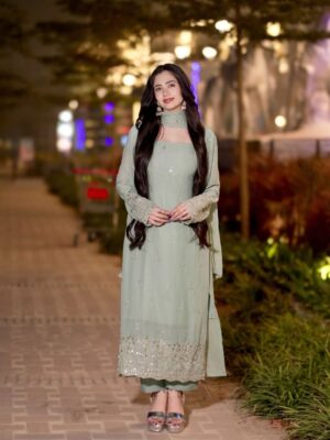Nancy Arora Instagram - Aisa Kya Likhun Ke Tere Dil Ko Tasalli Ho Jaaye
Kya ye Batana Kaafi Nahi Ke Meri Zindagi Ho Tum ❤️ @inancyarora 

suit by @jaipurblossom 💚

.
.
.
#inancyarora #ᴛʀᴇɴᴅɪɴɢpost #instagram #fashion #like4like