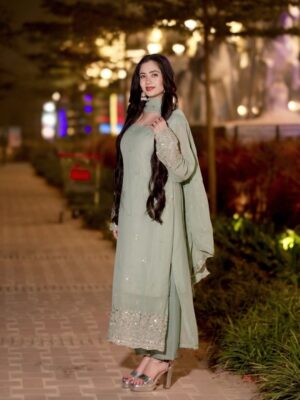 Nancy Arora Instagram - Aisa Kya Likhun Ke Tere Dil Ko Tasalli Ho Jaaye
Kya ye Batana Kaafi Nahi Ke Meri Zindagi Ho Tum ❤️ @inancyarora 

suit by @jaipurblossom 💚

.
.
.
#inancyarora #ᴛʀᴇɴᴅɪɴɢpost #instagram #fashion #like4like