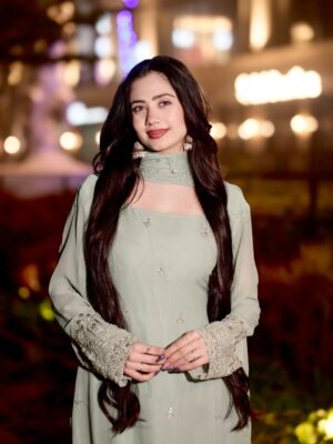 Nancy Arora Instagram - Aisa Kya Likhun Ke Tere Dil Ko Tasalli Ho Jaaye
Kya ye Batana Kaafi Nahi Ke Meri Zindagi Ho Tum ❤️ @inancyarora 

suit by @jaipurblossom 💚

.
.
.
#inancyarora #ᴛʀᴇɴᴅɪɴɢpost #instagram #fashion #like4like