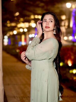 Nancy Arora Instagram - Aisa Kya Likhun Ke Tere Dil Ko Tasalli Ho Jaaye
Kya ye Batana Kaafi Nahi Ke Meri Zindagi Ho Tum ❤️ @inancyarora 

suit by @jaipurblossom 💚

.
.
.
#inancyarora #ᴛʀᴇɴᴅɪɴɢpost #instagram #fashion #like4like