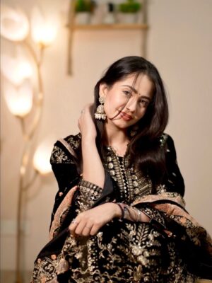 Nancy Arora Instagram - Kareeb sirf unke raho jo khud, tumse dur na jana chahte ho🥀 @inancyarora 

.
.
.

#inancyarora #trending #instagram #viralpost #instafashion