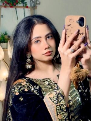 Nancy Arora Instagram - Kareeb sirf unke raho jo khud, tumse dur na jana chahte ho🥀 @inancyarora 

.
.
.

#inancyarora #trending #instagram #viralpost #instafashion