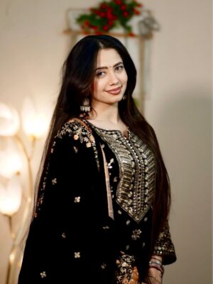 Nancy Arora Instagram - Kareeb sirf unke raho jo khud, tumse dur na jana chahte ho🥀 @inancyarora 

.
.
.

#inancyarora #trending #instagram #viralpost #instafashion