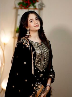 Nancy Arora Instagram - Kareeb sirf unke raho jo khud, tumse dur na jana chahte ho🥀 @inancyarora 

.
.
.

#inancyarora #trending #instagram #viralpost #instafashion