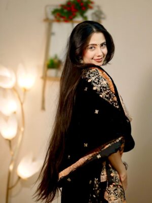 Nancy Arora Instagram - Kareeb sirf unke raho jo khud, tumse dur na jana chahte ho🥀 @inancyarora 

.
.
.

#inancyarora #trending #instagram #viralpost #instafashion