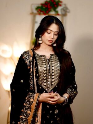 Nancy Arora Instagram - Kareeb sirf unke raho jo khud, tumse dur na jana chahte ho🥀 @inancyarora 

.
.
.

#inancyarora #trending #instagram #viralpost #instafashion