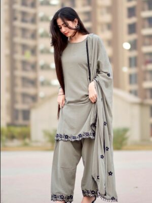 Nancy Arora Instagram - Haasil to bohot kuch karna hai zindagi me Tum aaye to hasratein tum tak reh gyi 🩶🥀 @inancyarora 

suit by @libaspakistani 
.
.
.
#inancyarora #fashionblogger #instapic #likesforlikes #viralpost
