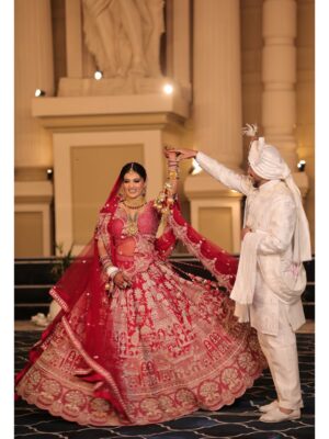 Nancy Goyal Instagram - Kaise dikhau pyaar yh mera
Meri aankhon mein dekh bhrpaar hai
Tu khega vo hoga
Issey upar bta kya baat hai
Tu kar bhrosa toh achaa
Tu na karein tab bhi kya baat hai
Bin shrto ke hota hai pyaar
Tu khe toh din , tu khein toh raat hai
Tu kuch bna apni jindagi mein mujhe
Tu sjaa apni jindagi mein mujhee
Bs yh toh sapna hai , na koi hqeeqat hai
Mein mila hu tujhse ek ajnaabi sa
Bs guzru toh tu jaan le mujhee
Itni si toh yh baat hai
Tu ho koi mushkil mein toh pukarein mujhe
Ek br bs ek br koi haq toh jtaye mujhe
Dekh terr naam toh har saans hai
Mwin kaise dikhau yh pyaar tujhe
Meri aankhon mein dekh na
Ek tera hi naam hai . 🌹🧿
HIGHLIGHT OF MY YEAR!! ♥️🧿