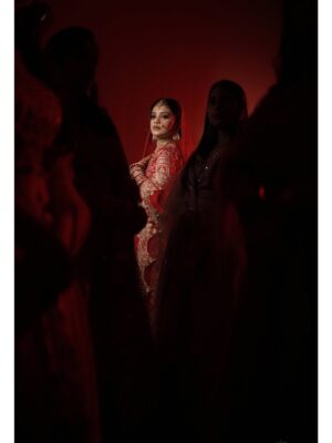 Nancy Goyal Instagram - Kaise dikhau pyaar yh mera
Meri aankhon mein dekh bhrpaar hai
Tu khega vo hoga
Issey upar bta kya baat hai
Tu kar bhrosa toh achaa
Tu na karein tab bhi kya baat hai
Bin shrto ke hota hai pyaar
Tu khe toh din , tu khein toh raat hai
Tu kuch bna apni jindagi mein mujhe
Tu sjaa apni jindagi mein mujhee
Bs yh toh sapna hai , na koi hqeeqat hai
Mein mila hu tujhse ek ajnaabi sa
Bs guzru toh tu jaan le mujhee
Itni si toh yh baat hai
Tu ho koi mushkil mein toh pukarein mujhe
Ek br bs ek br koi haq toh jtaye mujhe
Dekh terr naam toh har saans hai
Mwin kaise dikhau yh pyaar tujhe
Meri aankhon mein dekh na
Ek tera hi naam hai . 🌹🧿
HIGHLIGHT OF MY YEAR!! ♥️🧿