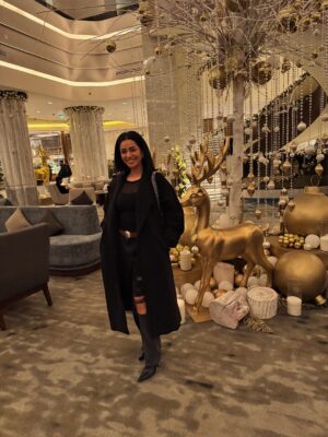 Nancy Salah Instagram - فرحانه وفخوره بنفسى وسقفتلها وقولتلها ايه شطارتك وحلاوتك دى وقولتلى كمان ما شاء الله عليكى يابنتى ربنا يحميكى ويحفظك . على دور شريفه 😁 وعلى كل حاجه شفتها وعديتها وكل شر كنت قابلته بخير وكل موقف ساب فيا علامه وكملت وكل وقت وقعت وقوّمت بفضل ربنا ولسه بعافر ومكمله .الحمدلله دائما وابدا 🤲.
شكرًا يارب انك ديما معايا وبحبك اوى 🤲❤️ .
عايزه اشكر كل واحده واحدة حبايبي واخواتى وجمهورى الجميل على كلامكم وتقديركم ليا ومبسوطه اوى ان دورى فى #٢_قهوه #شريفة عجابكم ويارب ديما عن حسن ظنكم بيا بحبكم اوى اوى اوى .❤️ وكل سنه واحنا كلنا طيبين وبخير وصحه وسلامه وعافيه سنه سعيده عليكم جميعا باذن الله 🎄❤️🤲