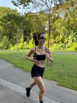 Naomi Yeo Instagram - If you cannot, you must can 🤡

Swore I’d never do a half-marathon again but here I am training for next year’s 😬 

Also, these @oakleysea’s are soooooo slayyyy?!?! I love them! 😎
