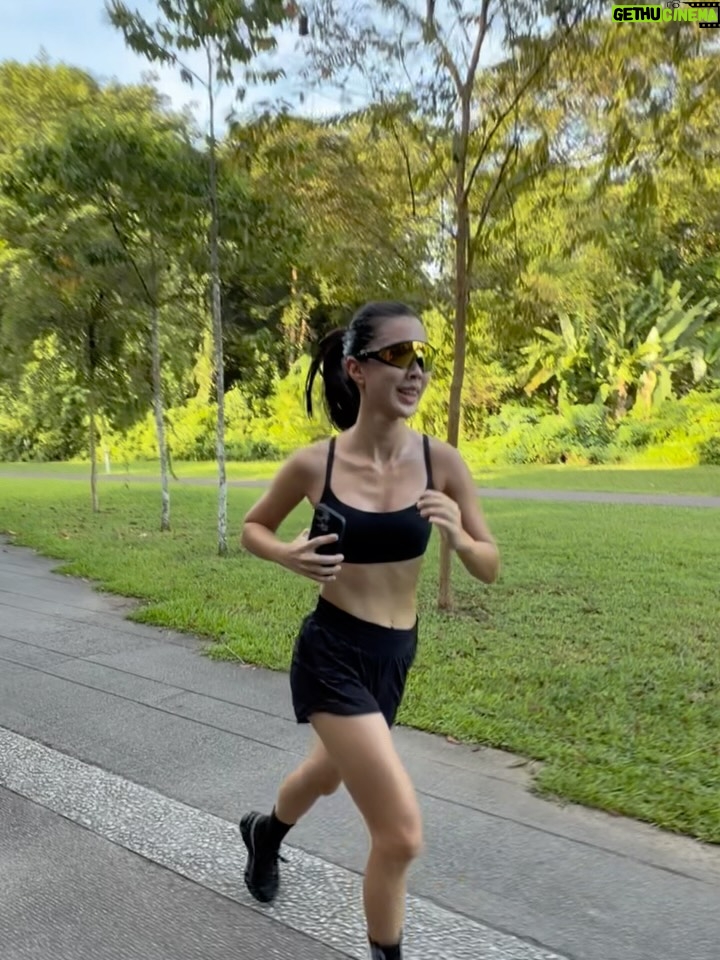 Naomi Yeo - 3.3K Likes - If you cannot, you must can 🤡

Swore I’d never do a half-marathon again but here I am training for next year’s 😬 

Also, these @oakleysea’s are soooooo slayyyy?!?! I love them! 😎