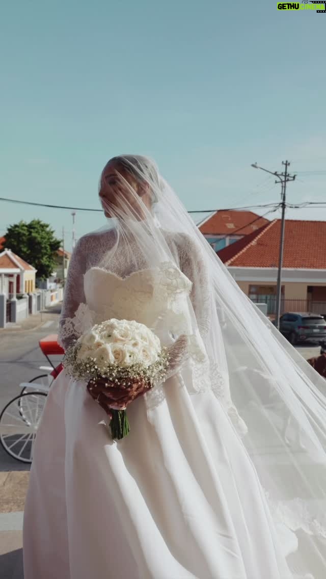Nashaira Belisa - 10.3K Likes - A fairytale in motion — from carriage to altar, not a single eye stayed dry.✨ In her @oscardelarenta gown, she didn’t just walk down the aisle, she made forever look effortless 

Bride @nashairabelisa 
Bridal styling and creative direction @style_by_ruvero 
Groom styling and creative direction @groomstylingbysbr 
Brides custom dress @oscardelarenta 
Grooms suits @tomford
Event planner @loofevents 
Makeup @makeupbyannaliet 
Hair stylist @cherie.by.veronique
Content creator @alexvisuals_official 
Videographer @viosambofilms 
Photographer @bedgepictures @wow_weddingdetails 
Earrings @swarovski 
Shoes @manoloblahnik @tomford 
Grooms shades @cartier  Stylist @pscme