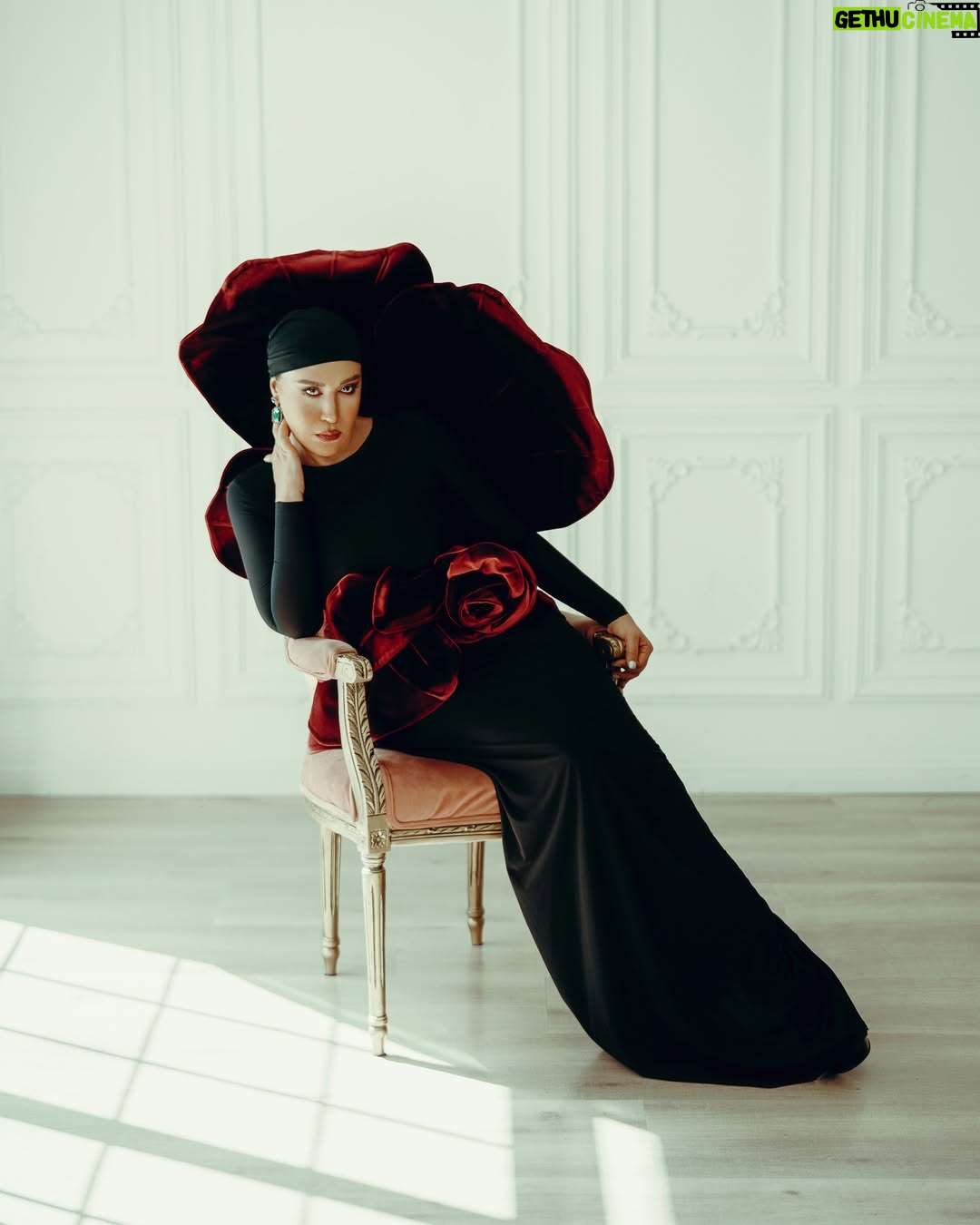 Nasim Adabi - 5.6K Likes - .
.
artist @nasimadabi 
photographer @mahdikashani 
dressdesigner @elidressdesigner 
videographer @kosar_kzi 
mua @samanehshadi_makeup