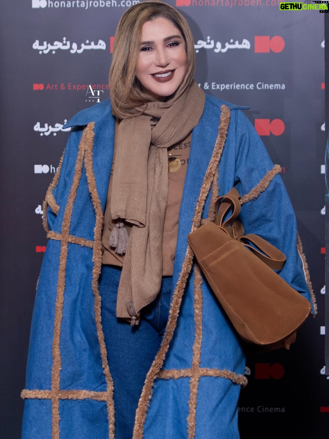 Nasim Adabi - 6.6K Likes - ⁨	⁨	آیین رونمایی از فیلم سینمایی آن دیگری

🔺فیلم سینمایی آن دیگری به کارگردانی امیر توکلی و تهیه کنندگی سید محسن جاهد پس از موفقیت در عرصه بین المللی و اکران در سینمای فرانسه  اکران خود را از روز چهارشنبه 12 آذر در سینماهای گروه هنرو تجربه اغاز و مورد توجه مخاطبان قرار گرفت

🔺بازیگران : امین زندگانی، مینا وحید، سیروس میمنت، مهری آل‌آقا، کسری ذوالفقاری، رضا محمودی ،مجتبی ترکمن،صباعبدالمالکی و نسیم ادبی

🔺 خلاصه داستان : «آن‌دیگری» روایت جوانی است که در کشاکش میان خواسته‌های شخصی و فشارهای اجتماعی، به دنبال یافتن هویتی تازه است. او در مسیر انتخابی بزرگ، با خانواده و جامعه وارد جدالی پرچالش می‌شود؛ سفری پر از ترس، امید و تضاد که در نهایت به کشف معنای آزادی و خودِ واقعی‌اش می‌انجامد.

🔺عوامل فیلم سینمایی آن دیگری عبارتند از : 
تهیه کننده :سید محسن جاهد
کارگردان :امیر توکلی
مشاور پروژه : امیر صیدآبادی
مجری طرح :پلتفرم ایده‌نما
نویسنده: پارسا (رحمت‌اله) حسینی  
مدیر تولید: علی جاهد  ،دستیار یک: سجاد نو‌بهاری،مدیر برنامه‌ریزی: مژگان طباطبایی (با تشکر از امید همتی)  ،مدیر فیلمبرداری: مهدی افشار،صدابردار: سیروس عابدینی ،آهنگساز: ، وحید مهراد،طراح صحنه و لباس:منصور بستانی، هدی منصور فلاح،تدوین: امیررضا پورعباس  ،اصلاح رنگ و نور: امیر ترکمن،طراح پوستر: علیرضا ربیع‌مقدم،فیلم‌بردار و تدوین پشت‌صحنه / ساخت تیزر: حمید بازاری  ،سرپرست هماهنگی و مدیر تبلیغات: محمد سعیدی

طراح پوستر :علی ربیع مقدم 

#آن_دیگری
#هنروتجربه
#هویت_دیگر 

@bynooshin 
@zahrasadat.mh 

@khaharanedarya 
@atena_photographyy