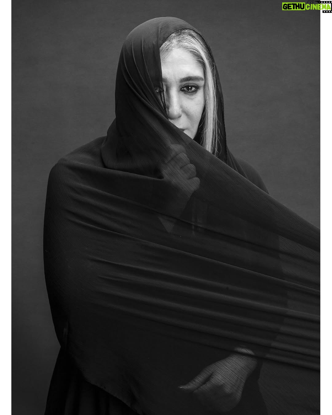 Nasim Adabi - 12.4K Likes - #عامدانه_عاشقانه_قاتلانه

نویسنده و کارگردان: ساناز ‌بیان
مشاور کارگردان: حمیدرضا ‌آذرنگ
مجری طرح: نورالدین ‌حیدری‌ماهر

بازیگران: (به ترتیب الفبا) 
نسیم ‌ادبی، گیتی ‌قاسمی، آیه ‌کیان‌پور، رویا ‌میرعلمی

ساخت تیزر: هیراد آذرنگ، حسین نادری

#مجموعه_تئاتر_لبخند
فروش در سایت تیوال